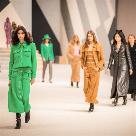 La collezione Haute Couture autunno inverno 2022 di Chanel